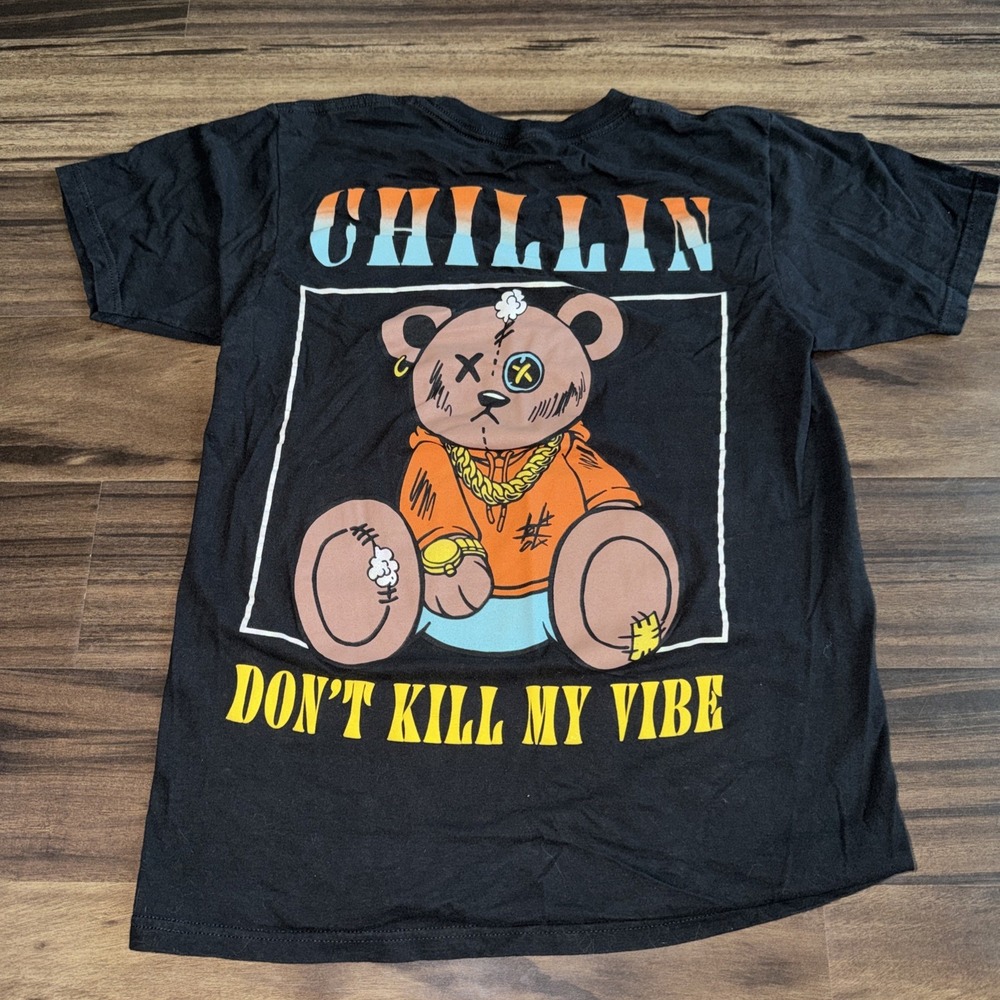 Gray Graphic T-Shirt "Chillin" Bear Print Casual Short Sleeve Tee Size S Street